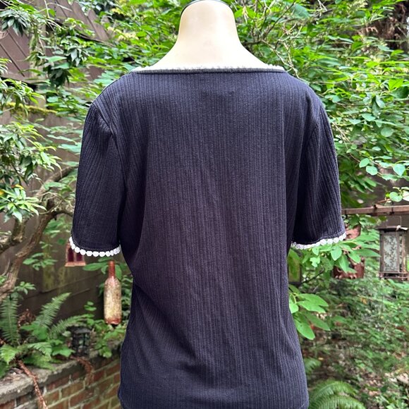 🌷 Who What Wear - Black tulip sleeve top with white trim 🌷 - Picture 3 of 7